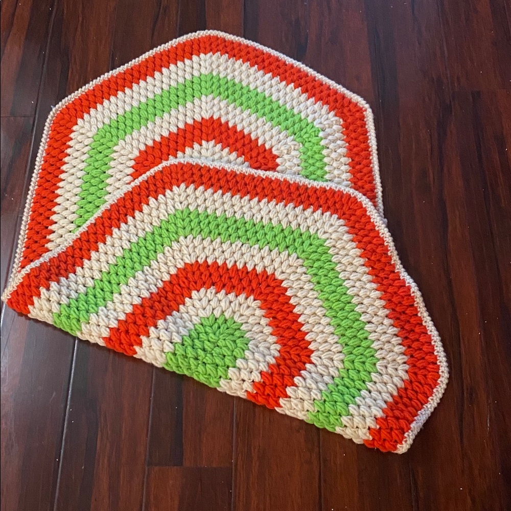 Retro 1950s Style Crocheted Rag Rug – Elongated Hexagon Shape, Washable - Picture 2 of 5